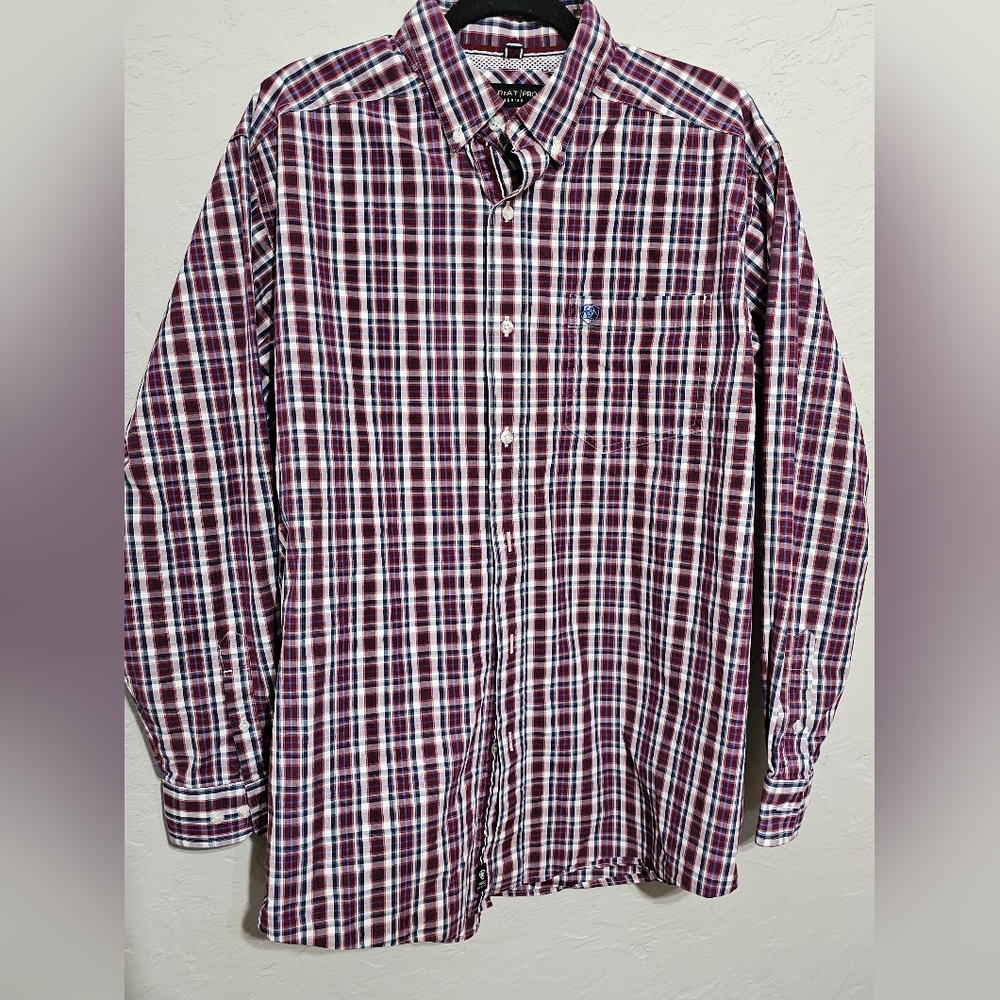 Ariat Pro Series size Large long sleeve